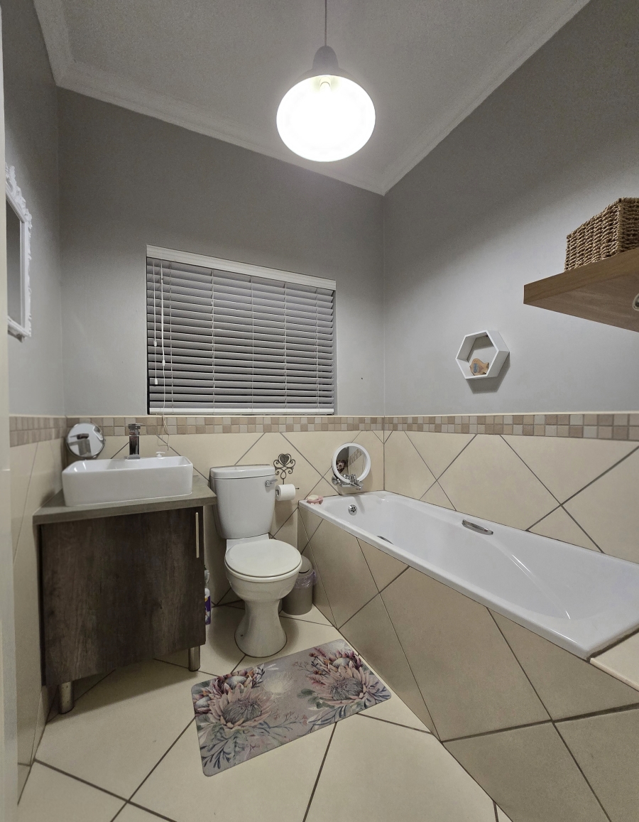 3 Bedroom Property for Sale in Gateway Manor North West
